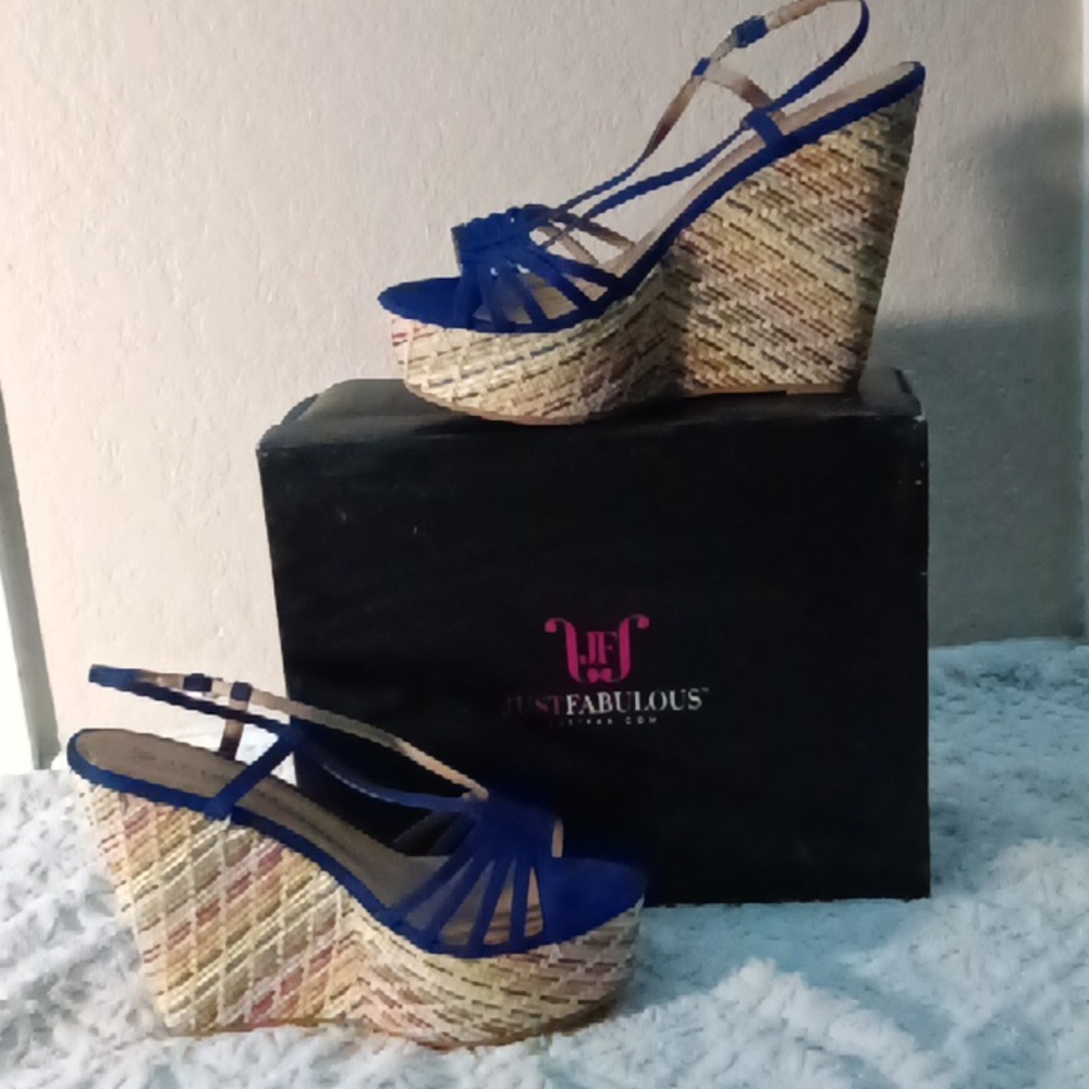 Blue wicker basket wedges